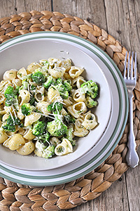 Κοχύλια με μπρόκολο & σάλτσα τυριών/Pasta shells with gorgonzola & broccoli